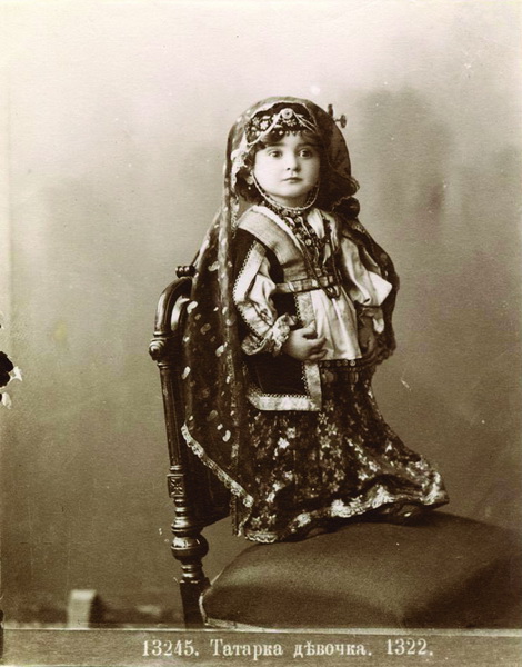 Татарская девочка. Фотография, 1903 г.
