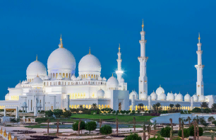 70 электромобилей будут возить верующих к мечети в ОАЭ